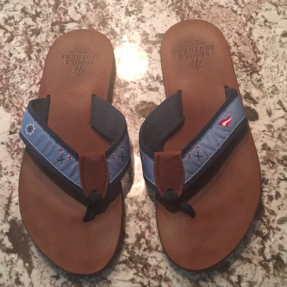 Men’s Brooks Brothers flip flops